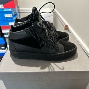 All black Guiseppe men’s sneaker